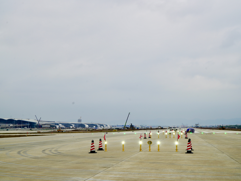 穗白雲(yún)機場第五跑道順利亮燈