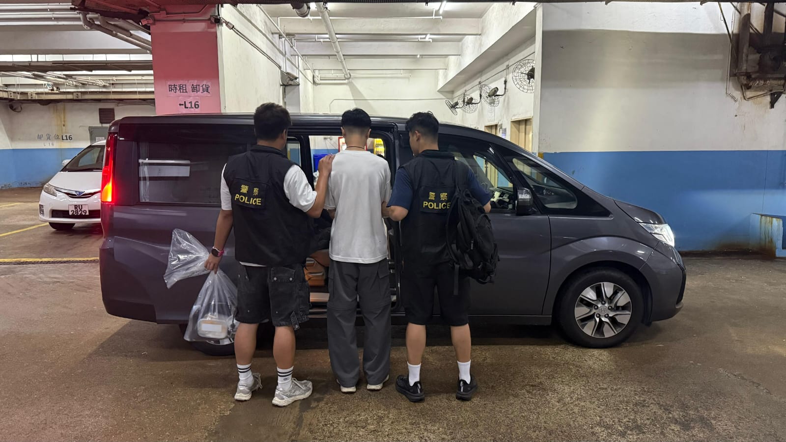 警破工廈毒品儲存?zhèn)} 拘一男檢96萬元毒品