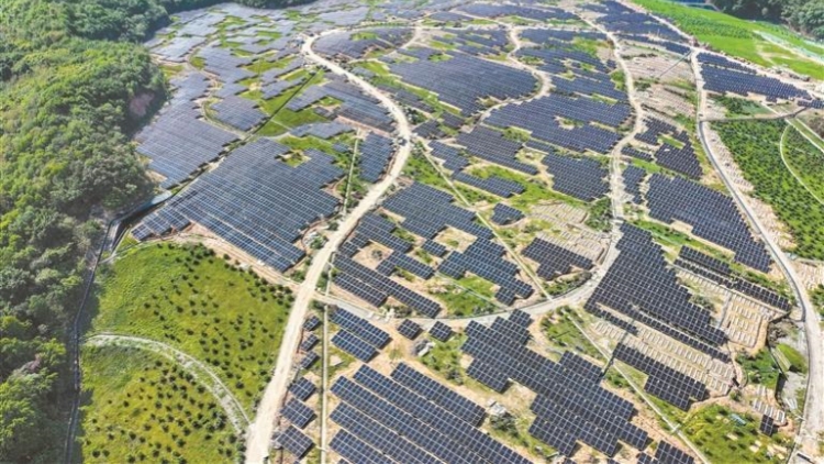 廣東首個垃圾填埋場光伏項目併網(wǎng)發(fā)電