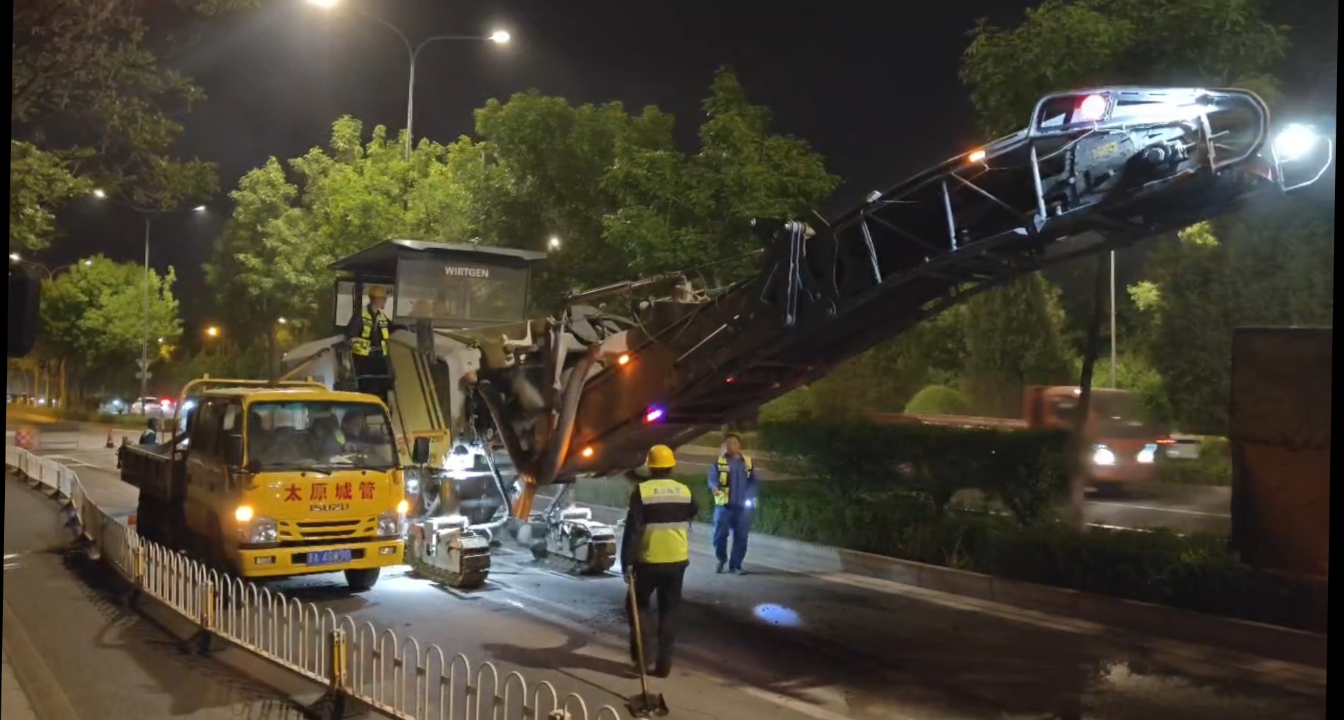 山西太原市政「一體化」作業(yè) 精準(zhǔn)養(yǎng)護(hù)道路病害