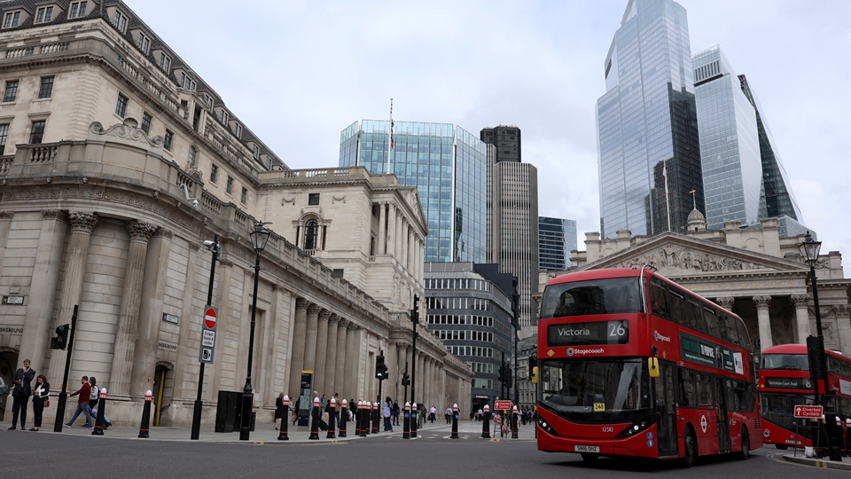 英國央行減息0.25厘 美關稅添不確定性 續(xù)行漸進寬鬆幣策