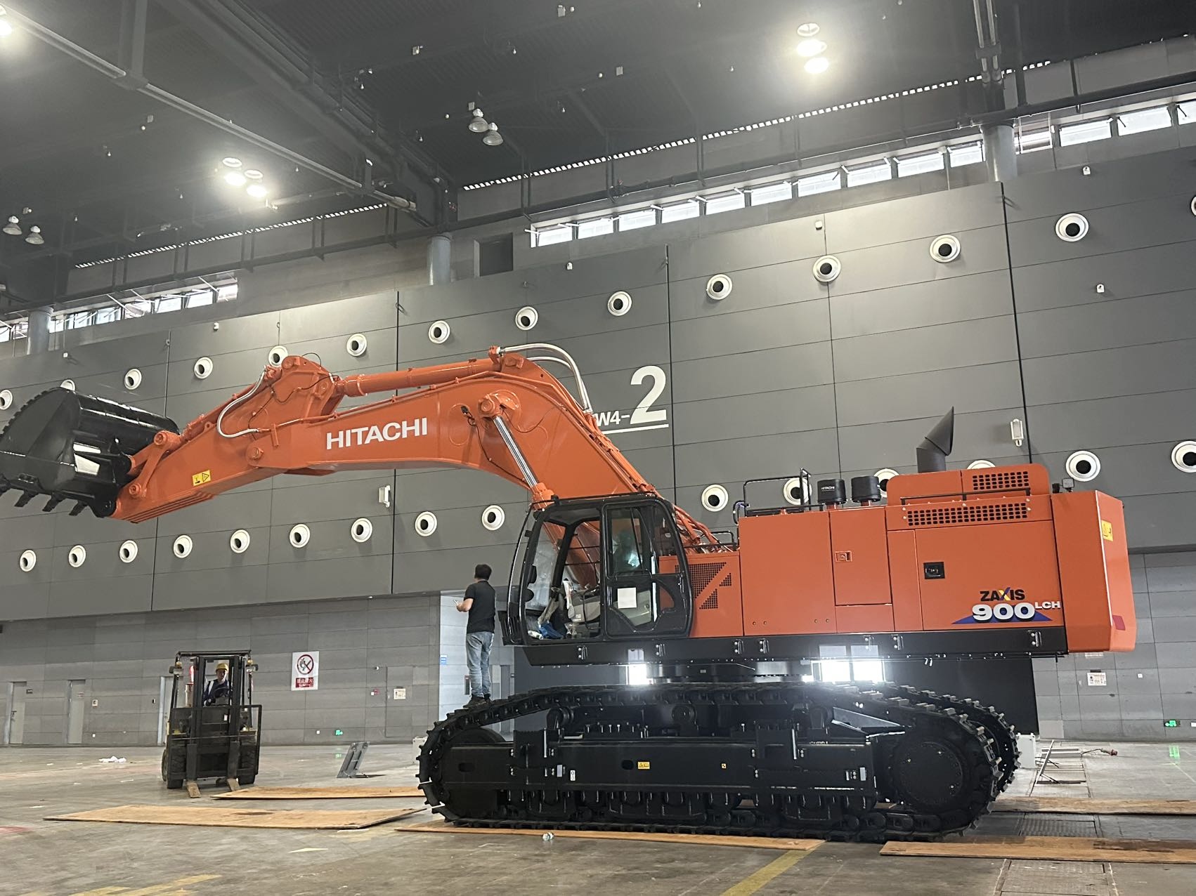 日立建機(jī)將出展第四屆長(zhǎng)沙國(guó)際工程機(jī)械展  礦山液壓挖掘機(jī)亮相