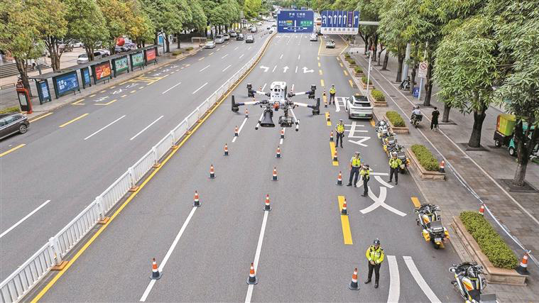 深圳啟用大型無(wú)人機(jī)監(jiān)控電單車(chē)