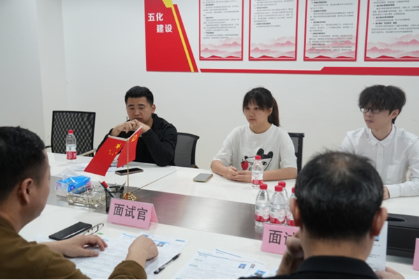 超能機(jī)器人開(kāi)創(chuàng)基於MVP產(chǎn)品的大學(xué)生創(chuàng)業(yè)團(tuán)隊(duì)招募新模式