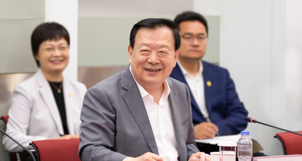 夏寶龍澳門考察調(diào)研第五日 與工商代表座談