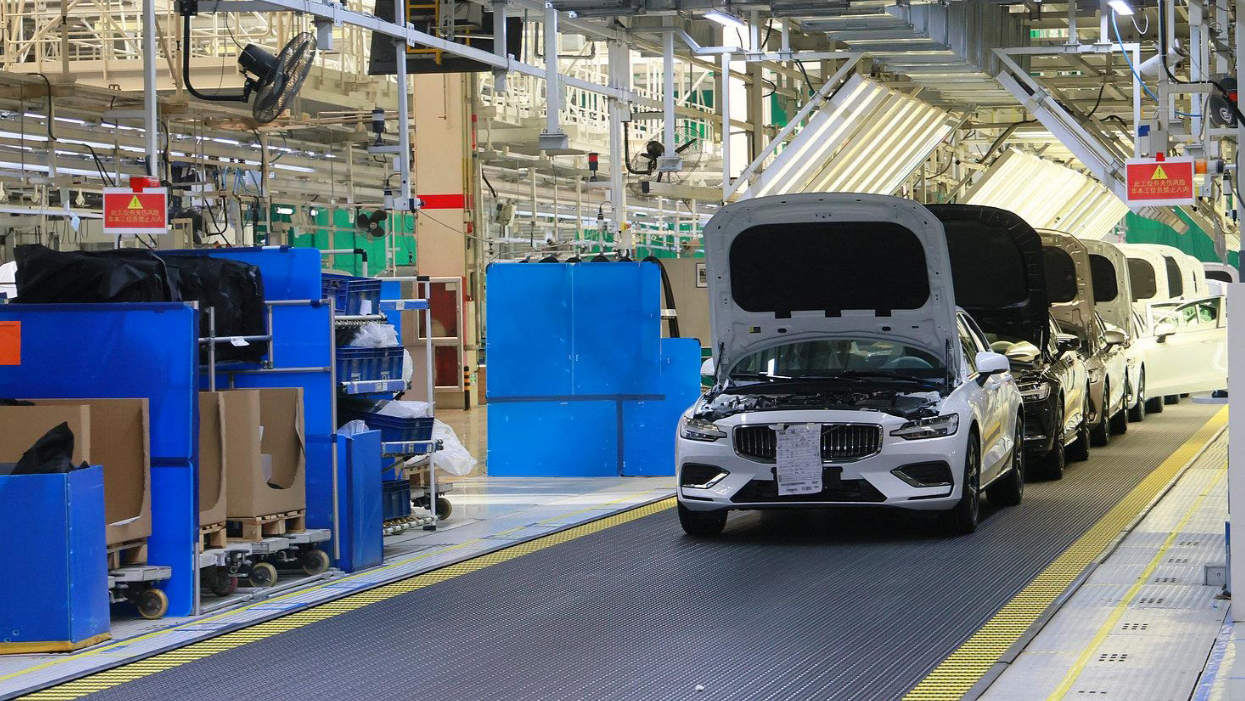 中汽協(xié)：1至4月中國汽車產(chǎn)銷量首次雙超千萬輛