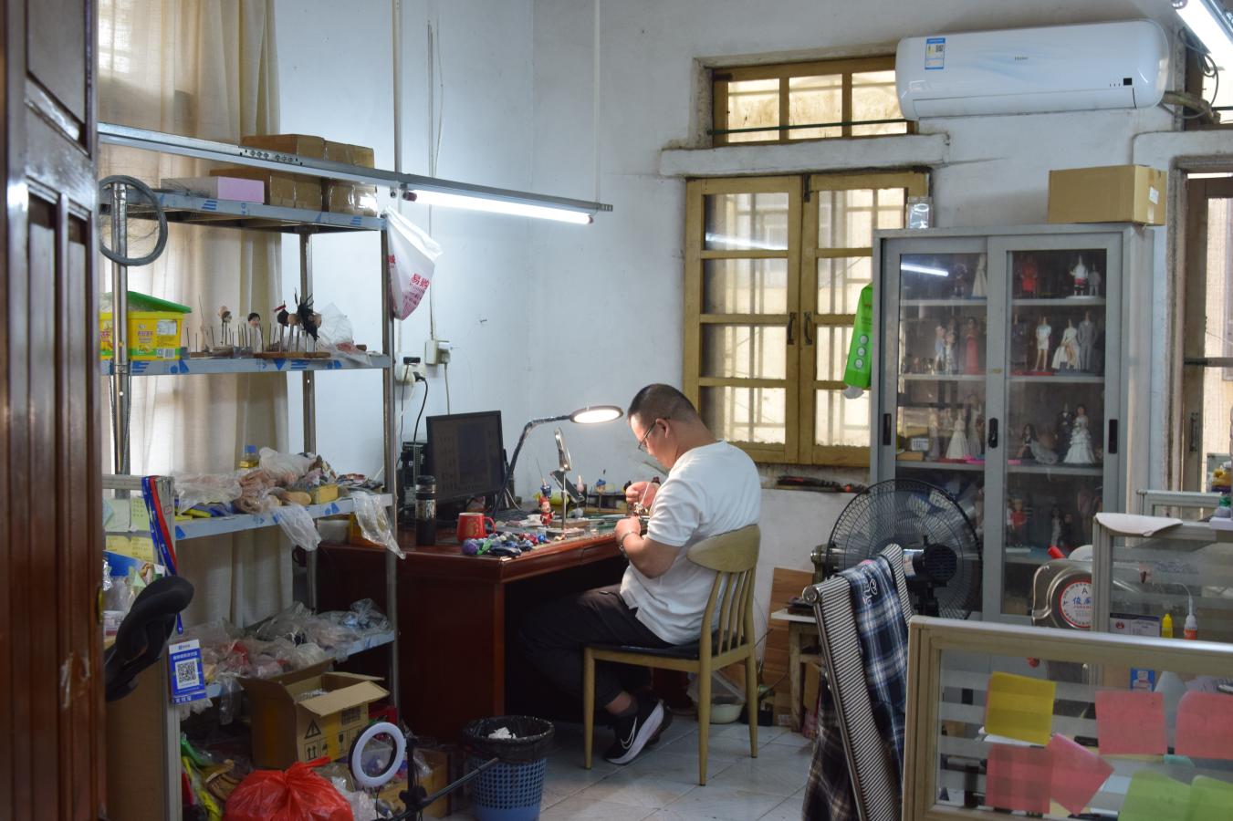 肖輝燕：巧手塑鄉(xiāng)情 軟陶助振興