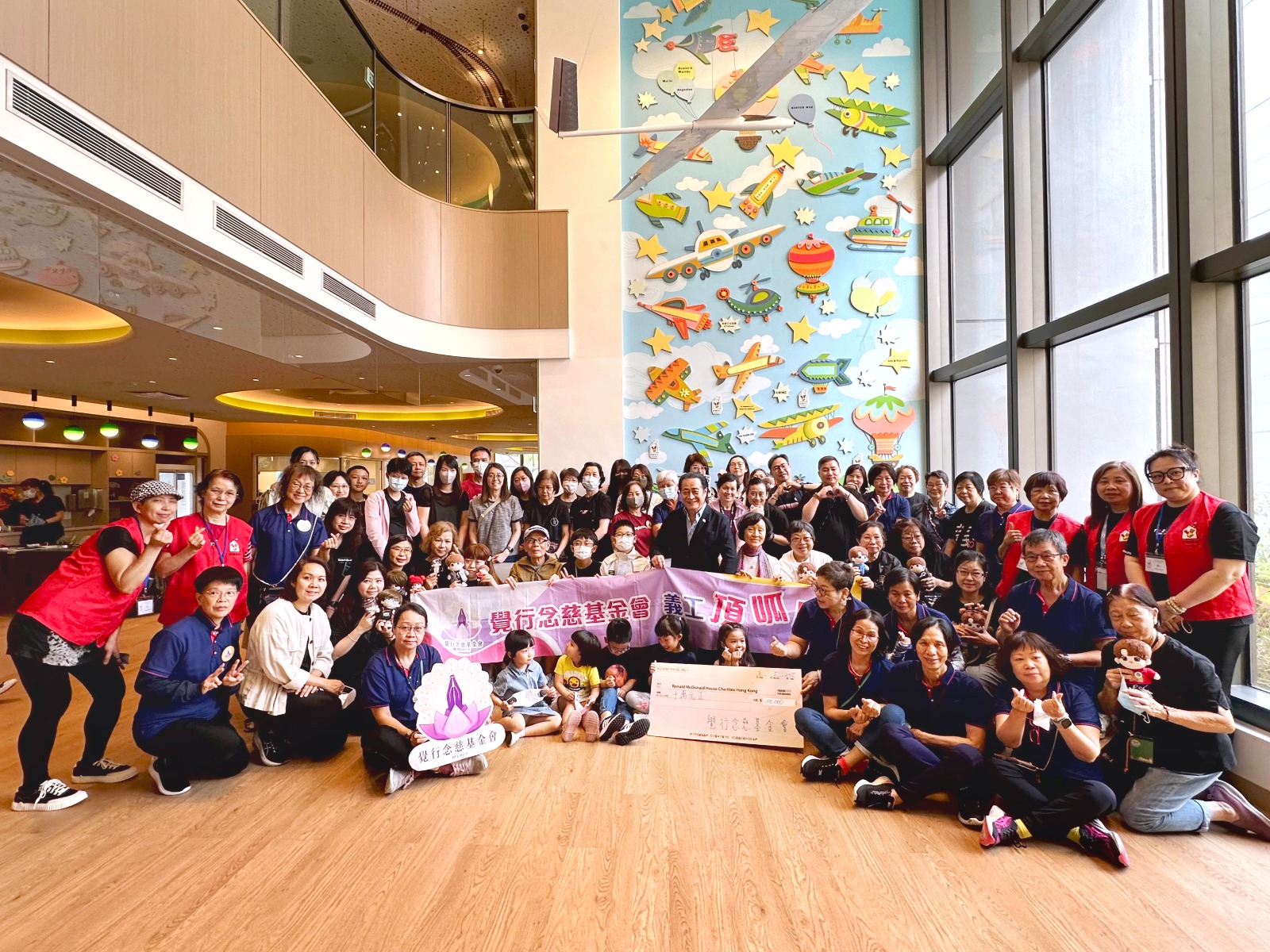 覺行念慈基金會與麥當勞叔叔之家母親節(jié)傳愛