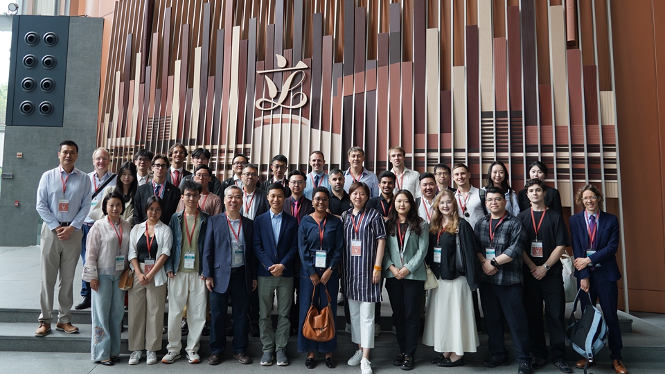 海峽兩岸暨港澳地區(qū)及10國人才參訪立法會(huì)