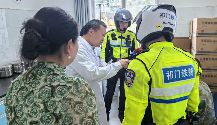 皖祁門縣：警醫(yī)攜手上演「生死時(shí)速」