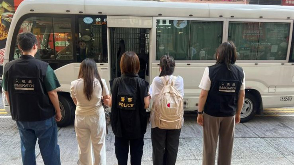 警方灣仔掃黃拘捕8名女子