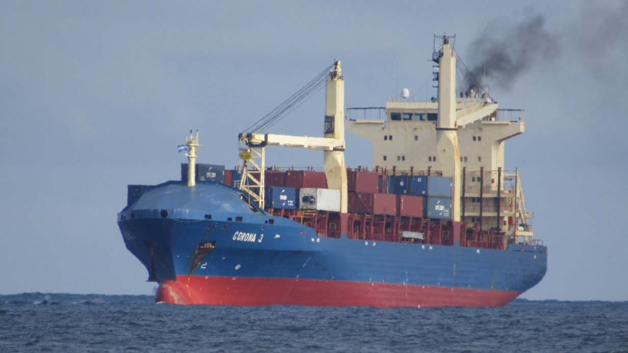 互降關(guān)稅後 中國(guó)至美國(guó)集裝箱運(yùn)輸預(yù)訂量飆升近300%