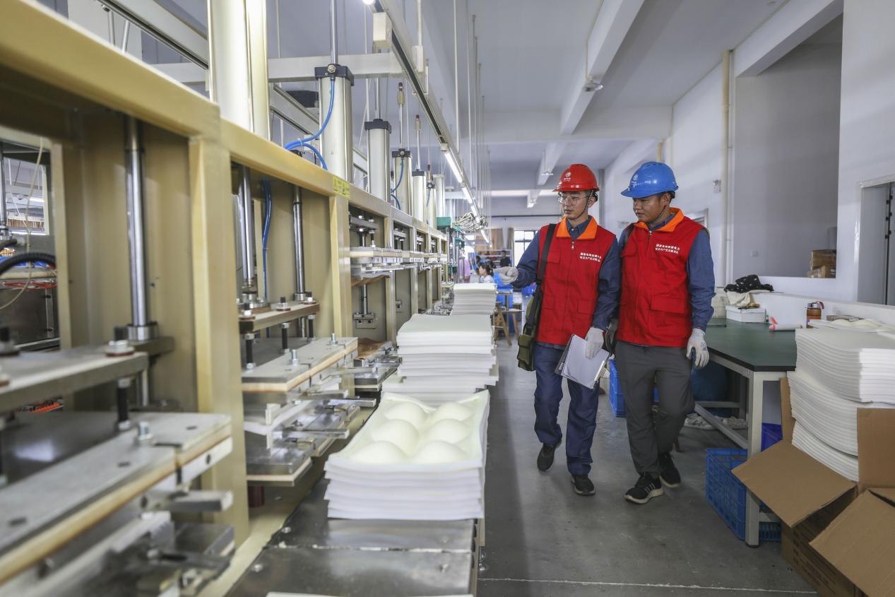 皖祁門縣：電力持續(xù)加持 服裝產(chǎn)業(yè)「蝶變」