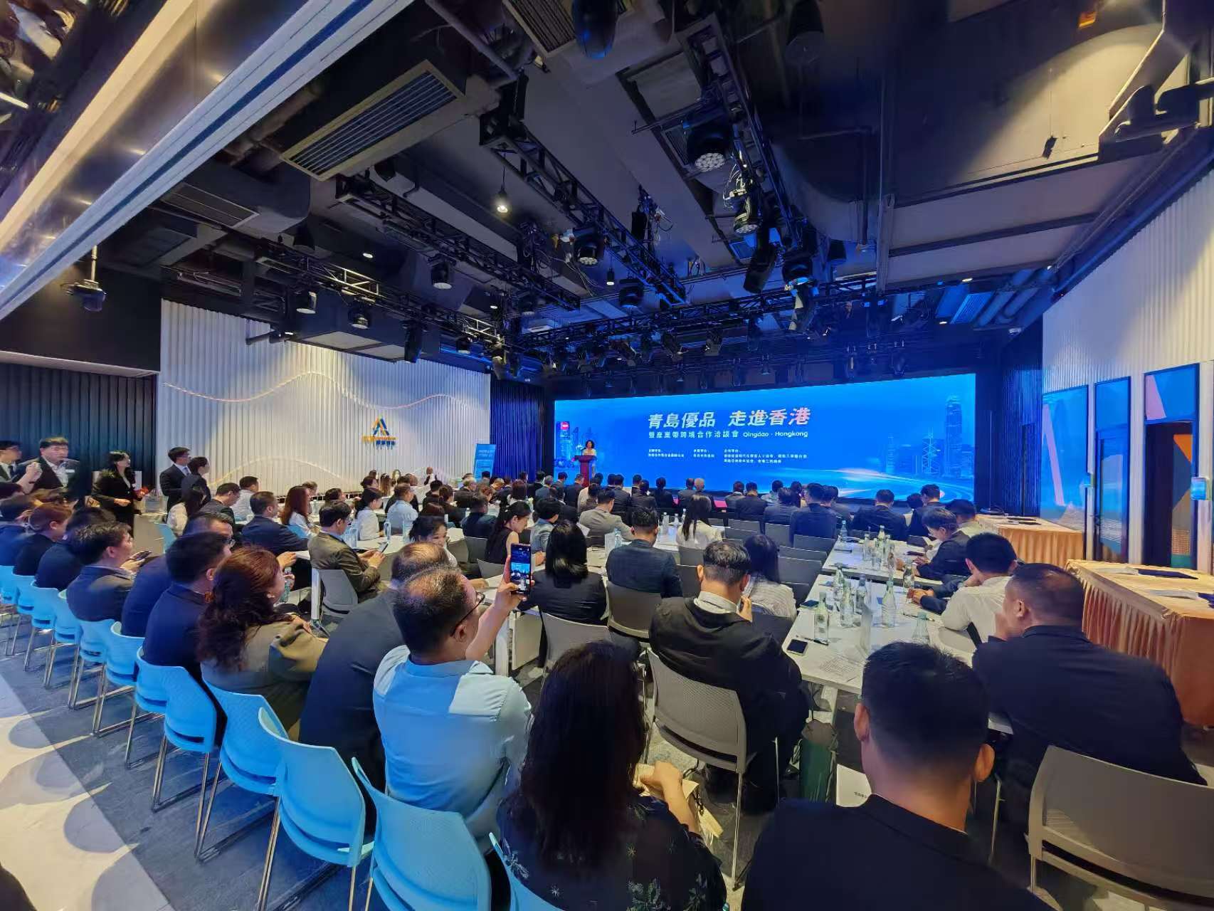 「青島優(yōu)品走進香港」暨產業(yè)帶跨境合作洽談會在港舉行