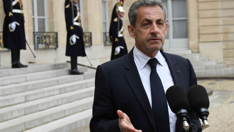 法國前總統(tǒng)薩科齊獲準(zhǔn)假釋並摘下電子鐐銬