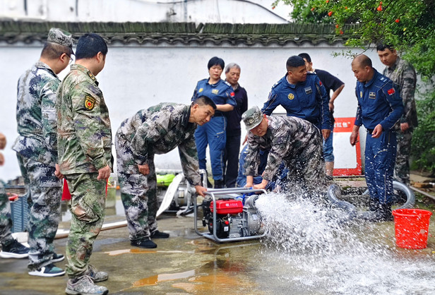 實(shí)戰(zhàn)演練防內(nèi)澇  皖屯溪區(qū)切實(shí)提升搶險(xiǎn)處置能力