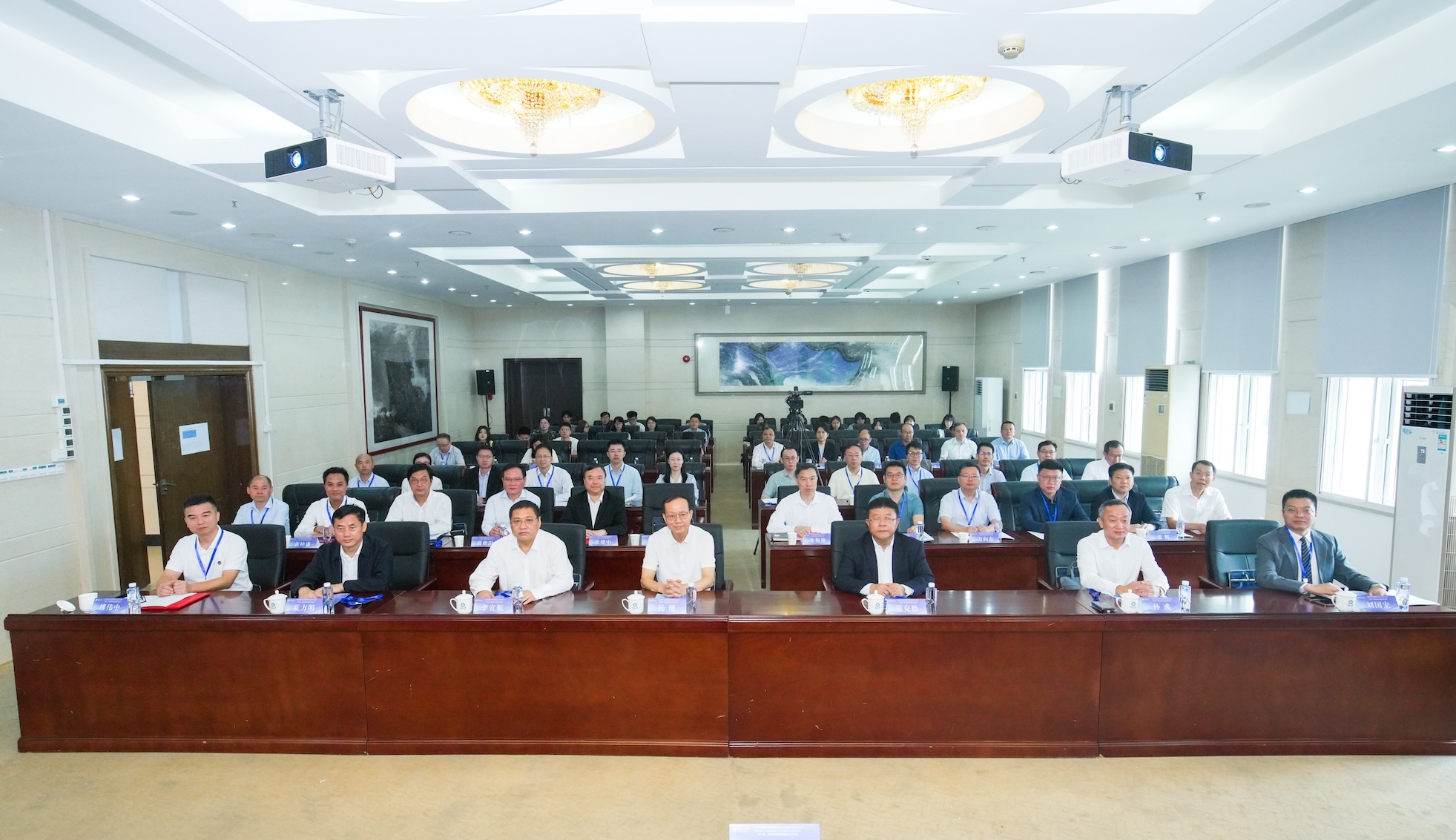 共商共議「一國(guó)兩制」方針行穩(wěn)致遠(yuǎn)  大灣區(qū)智庫(kù)在廣州、珠海橫琴展開(kāi)交流