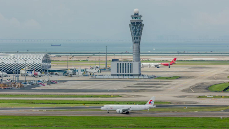 深圳機(jī)場(chǎng)首次迎來(lái)國(guó)產(chǎn)大飛機(jī)C919