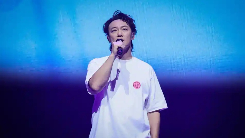 網(wǎng)傳陳奕迅去世？歌手葉曉粵：找他助手求證了 是假的