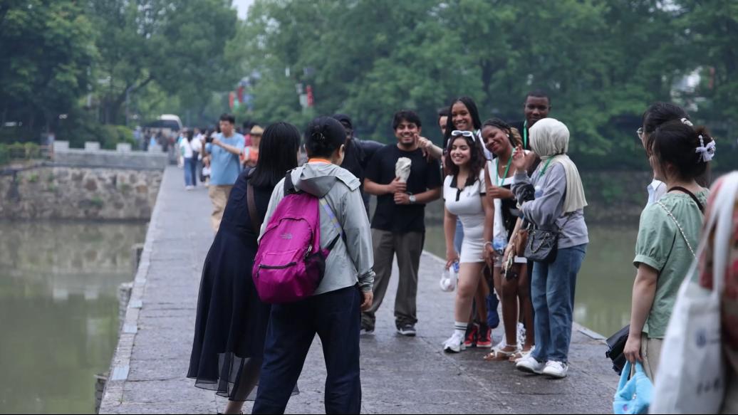 皖徽州區(qū)：百名留學(xué)生古村修學(xué)