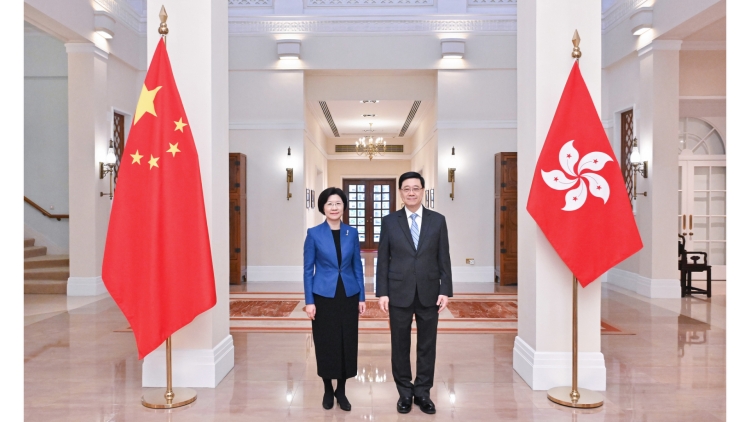 李家超與海關(guān)總署署長(zhǎng)孫梅君會(huì)面 期望兩地海關(guān)未來(lái)保持緊密合作