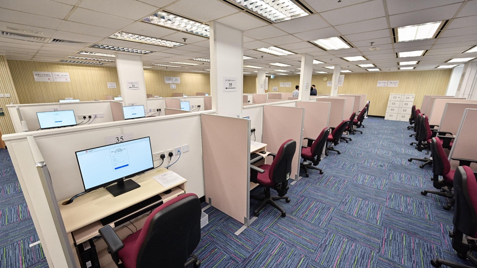 公務(wù)員事務(wù)局推出數(shù)碼化《基本法及香港國(guó)安法》測(cè)試 21日起可預(yù)約5·23至7·16考試時(shí)段