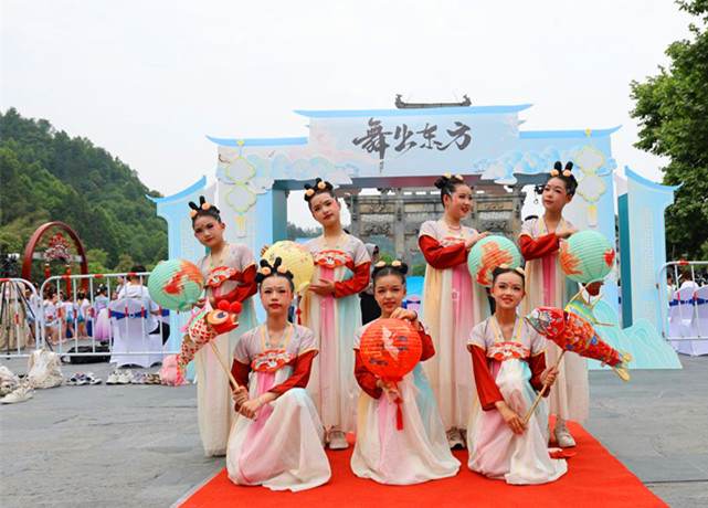 皖黟縣西遞鎮(zhèn)：創(chuàng)新傳承 千年古鎮(zhèn)舞翩躚