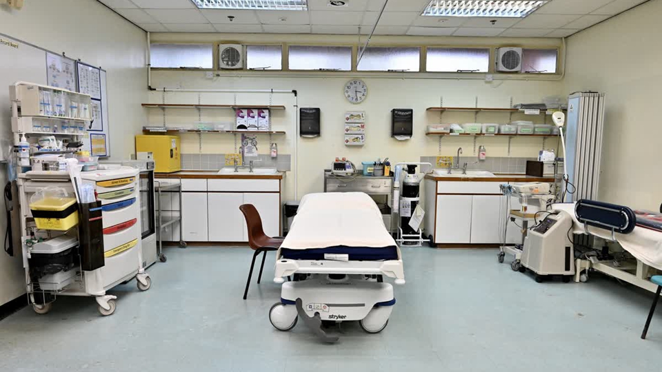 政府實(shí)施診所及小型執(zhí)業(yè)診所規(guī)管制度 5·23刊憲 10·13接受牌照申請(qǐng)