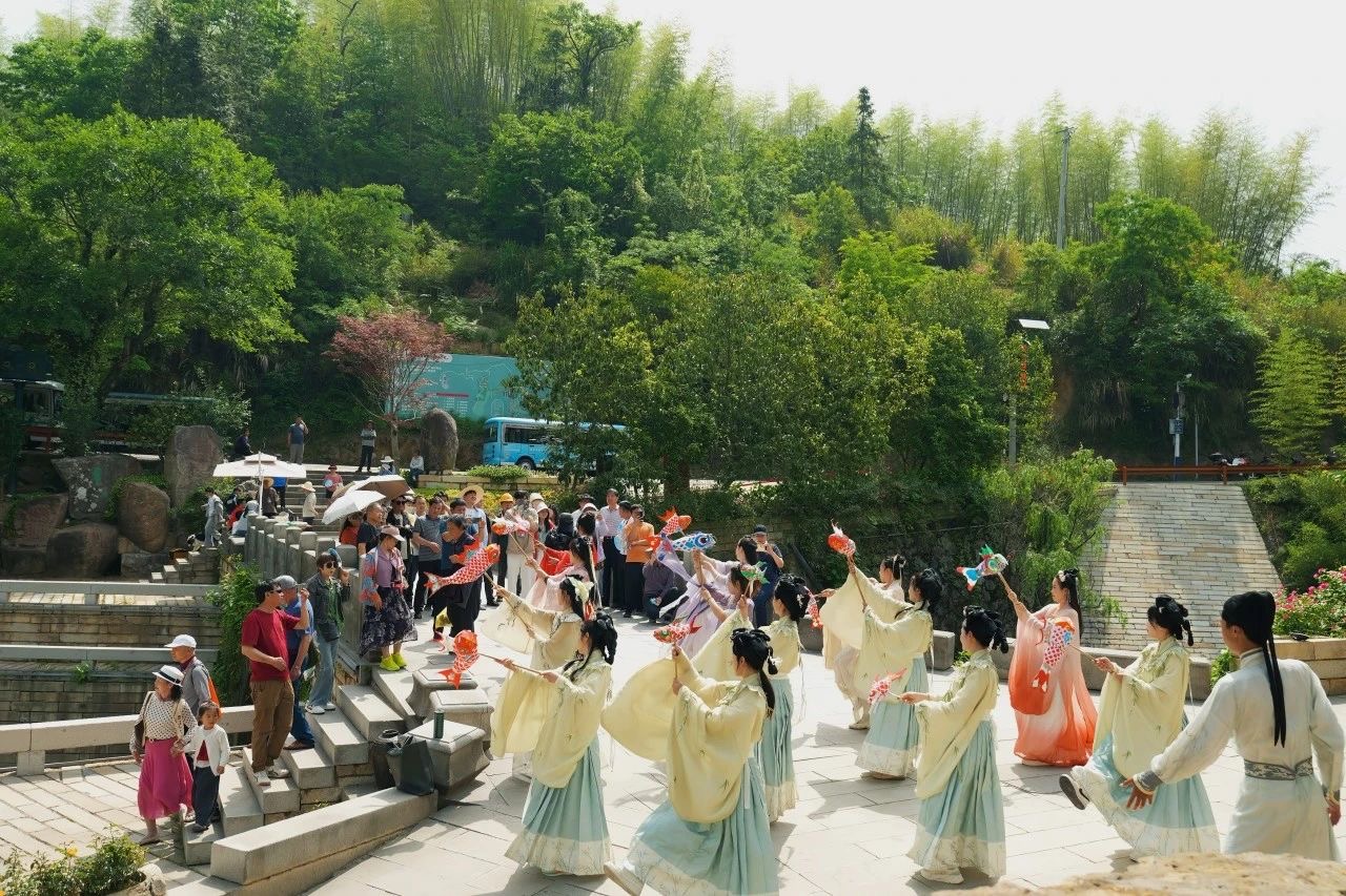 精準(zhǔn)修護(hù)全民共治 皖徽州區(qū)靈山水街煥新彩續(xù)芳華