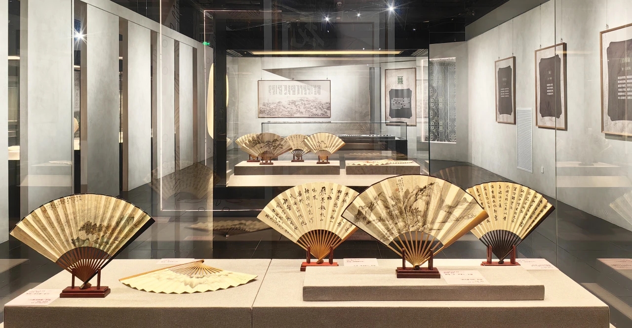 「清風(fēng)」拂閩！山西太原晉祠56把「時(shí)空摺扇」在福州開(kāi)展