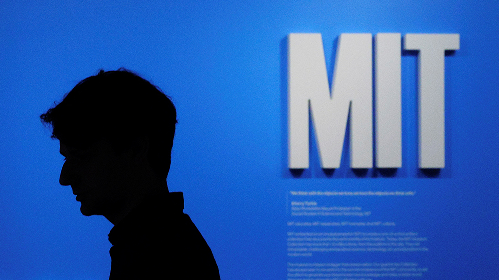 特朗普大砍科研撥款衝擊美高校預(yù)算 麻省理工擬縮減研究生招生規(guī)模