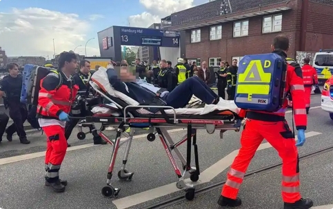 德國漢堡火車站發(fā)生持刀襲擊事件17人受傷 