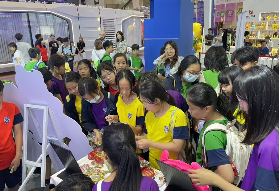 文博會(huì)前海文化成果亮點(diǎn)紛呈  國(guó)際學(xué)校師生組團(tuán)參觀打卡
