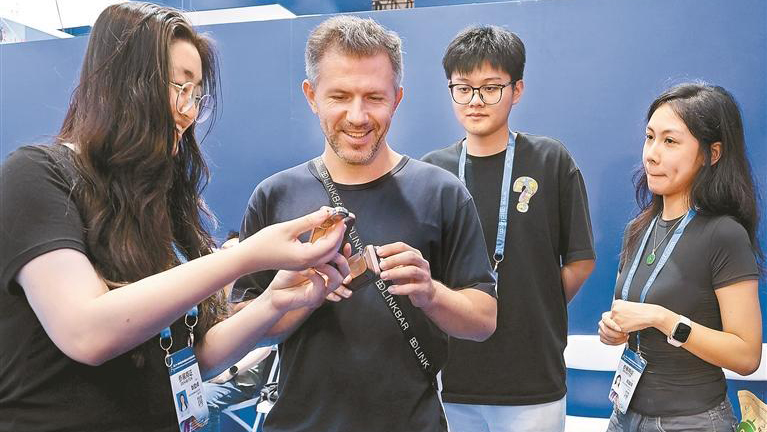 65個(gè)國家和地區(qū)展商參展 超3.5萬海外專業(yè)觀眾參會(huì) 文化出海新引擎加速運(yùn)轉(zhuǎn)