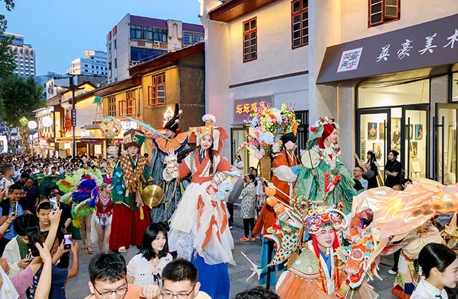 岳陽樓歷史文化保護(hù)利用示範(fàn)片區(qū)開街