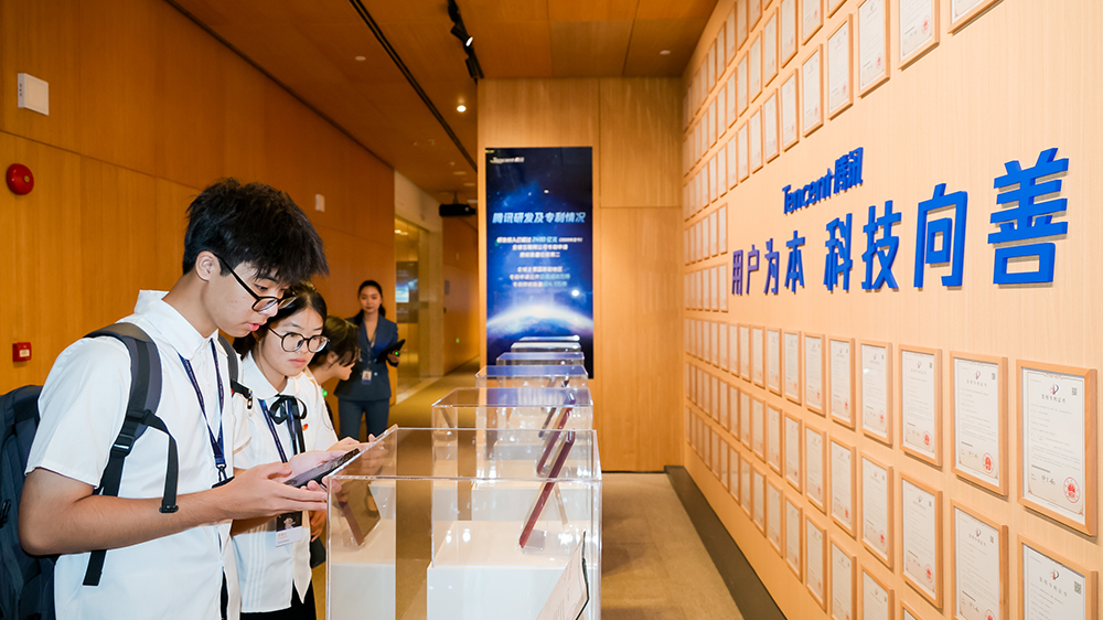 AI賦能教育新未來 全球?qū)W子競(jìng)逐小程序全球總決賽