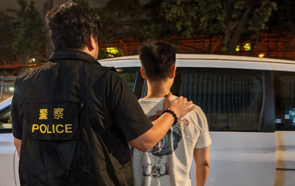 警方慈雲(yún)山反毒品行動 拘一男檢1萬元可卡因