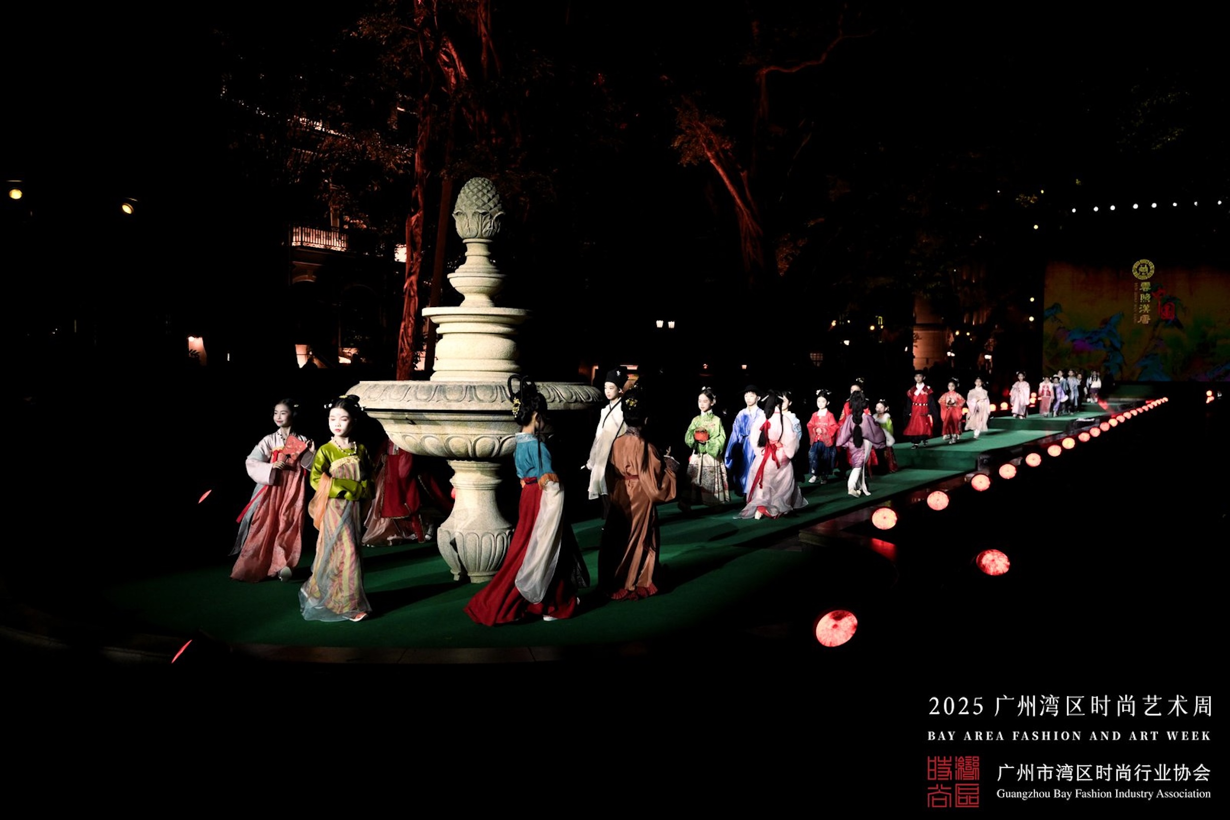 沙面「變身」走秀T臺 2025廣州灣區(qū)時尚藝術(shù)周圓滿閉幕