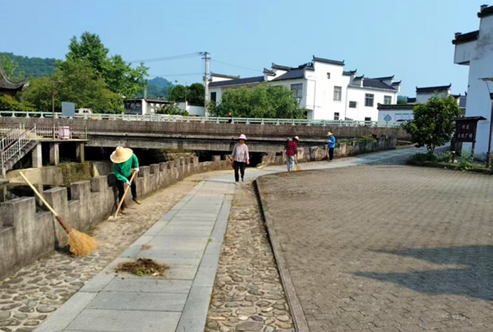 村民變身清掃「主力軍」  皖黟縣宏潭環(huán)境整治「紅利」看得見