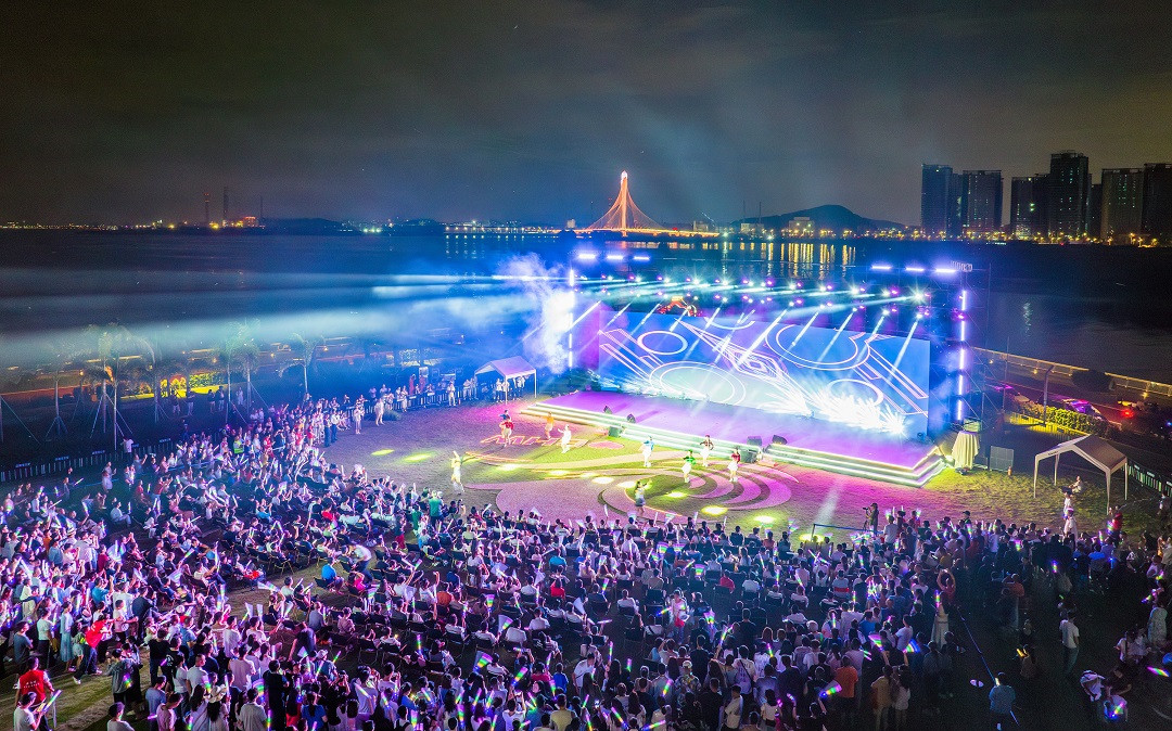 灣區(qū)周末IN東莞  粵臺港澳歌手樂隊唱響濱海灣