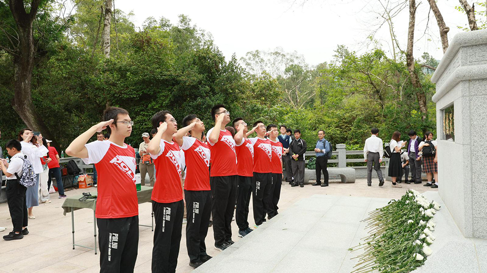 烏蛟騰抗戰(zhàn)電臺(tái)遺址揭碑 青年宣誓傳承抗戰(zhàn)精神