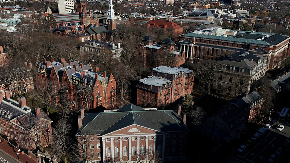 特朗普稱考慮從哈佛撤款30億美元 撥給全美各地職業(yè)學(xué)校