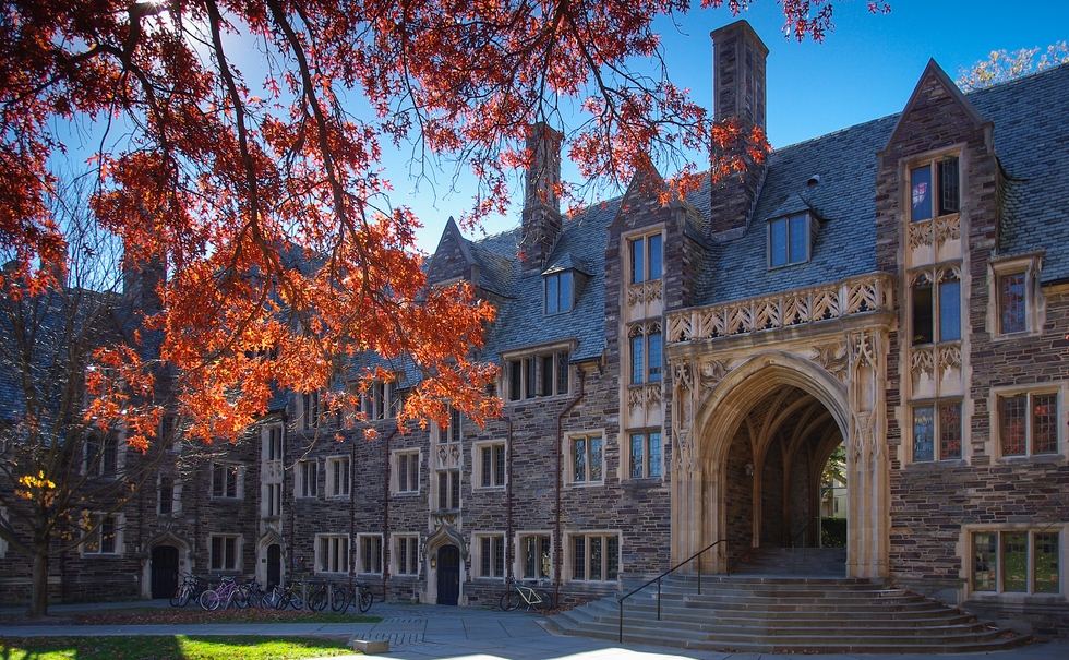 特朗普威脅進一步削減哈佛大學(xué)30億美元撥款 