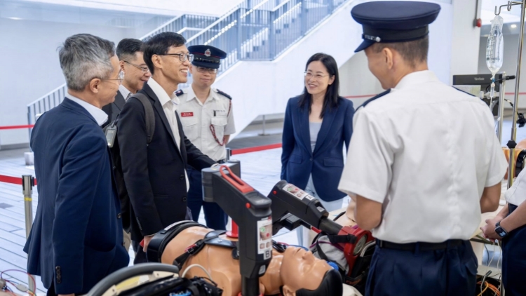 新加坡衛(wèi)生部專(zhuān)家到訪消防及救護(hù)學(xué)院 交流急救技術(shù)