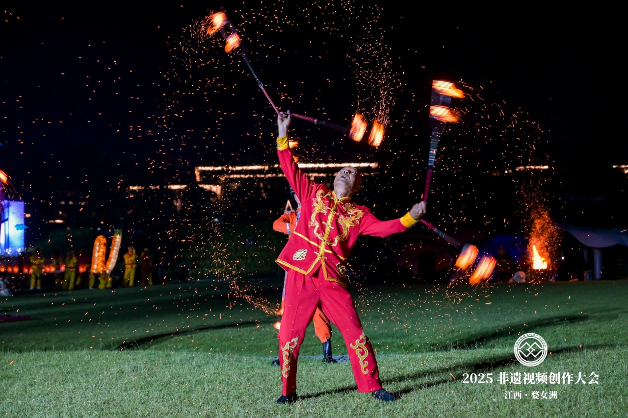 「風(fēng)火流星」亮相2025中國(guó)非遺視頻創(chuàng)作大會(huì)