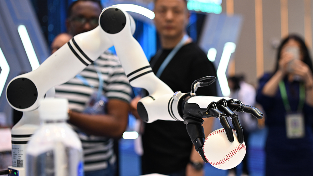 目標(biāo)規(guī)模100億元 粵設(shè)立智能產(chǎn)業(yè)基金助力全球AI與機(jī)器人創(chuàng)新高地建設(shè)