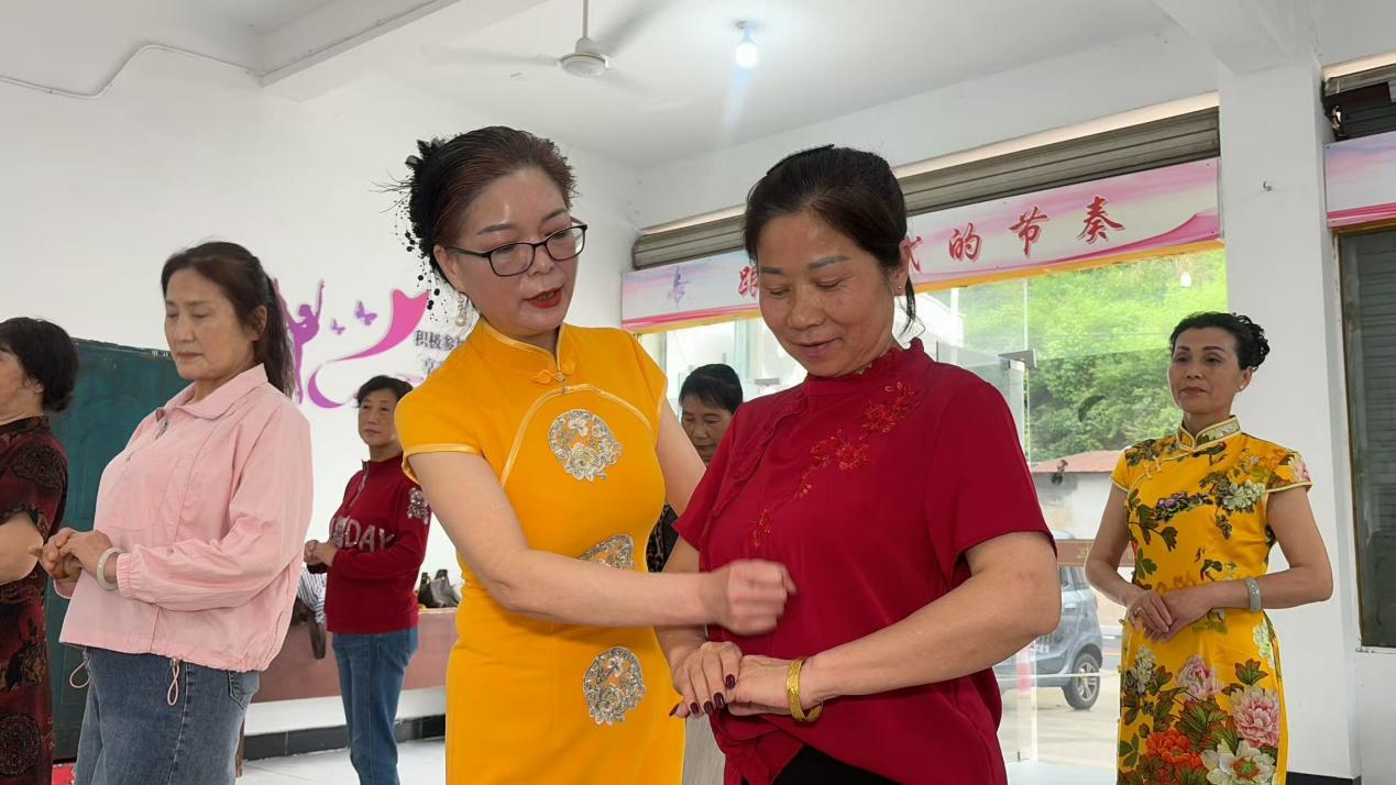 皖屯溪屯光鎮(zhèn)：「夕陽」教育點亮「銀髮」人生