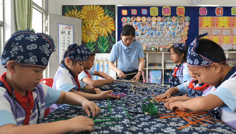 皖休寧縣上海外國語學(xué)校：濃濃端午情 文化共傳承