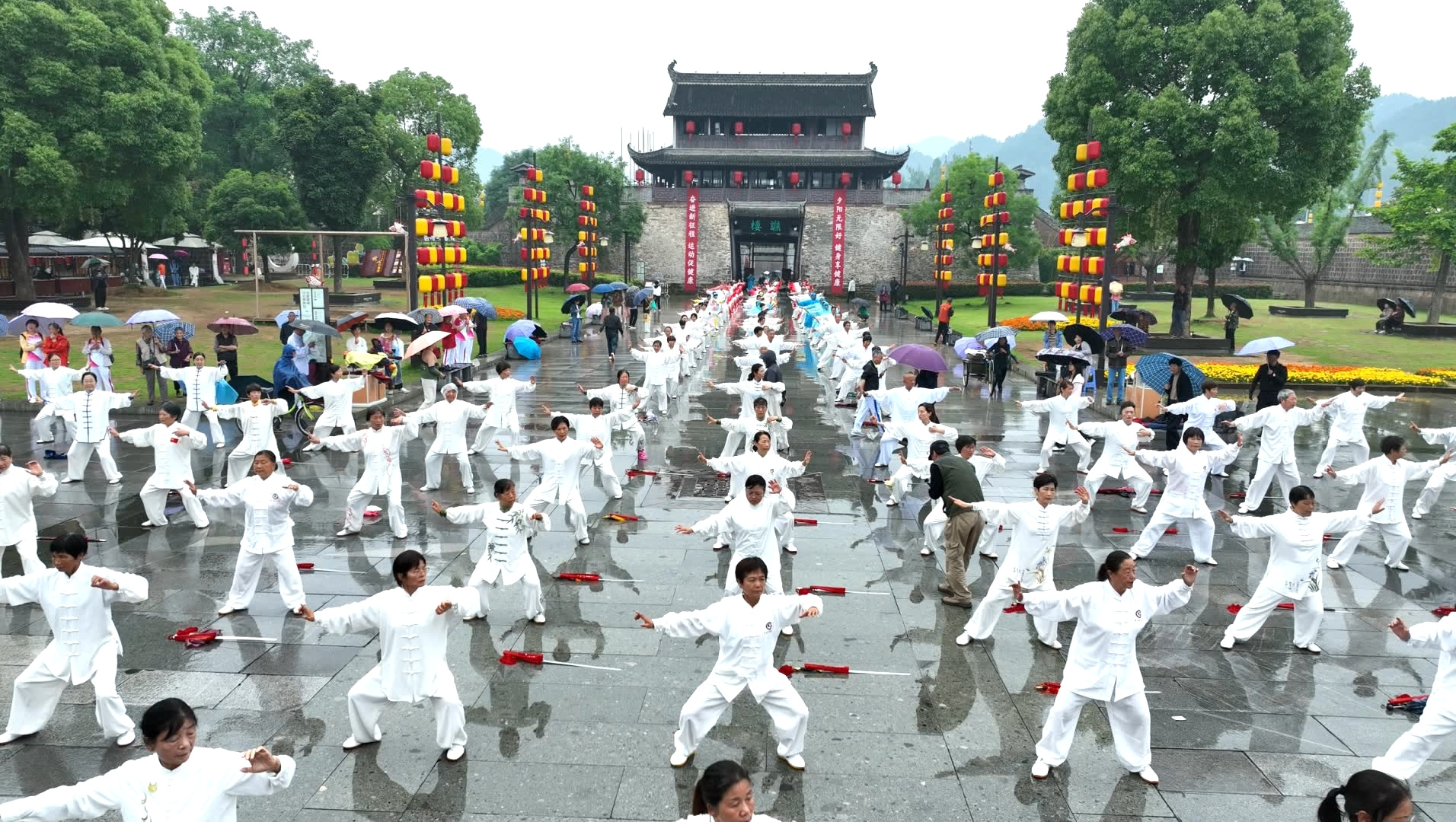 皖歙縣：全國(guó)「銀髮」古城「打拳」