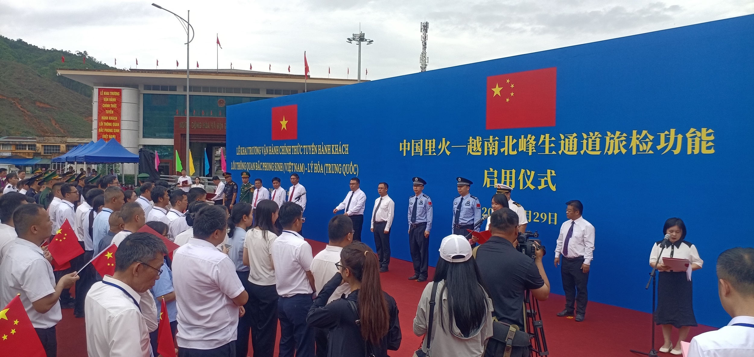 中越兩國(guó)加強(qiáng)互聯(lián)互通  共同打造面向東盟的開放型經(jīng)濟(jì)走廊